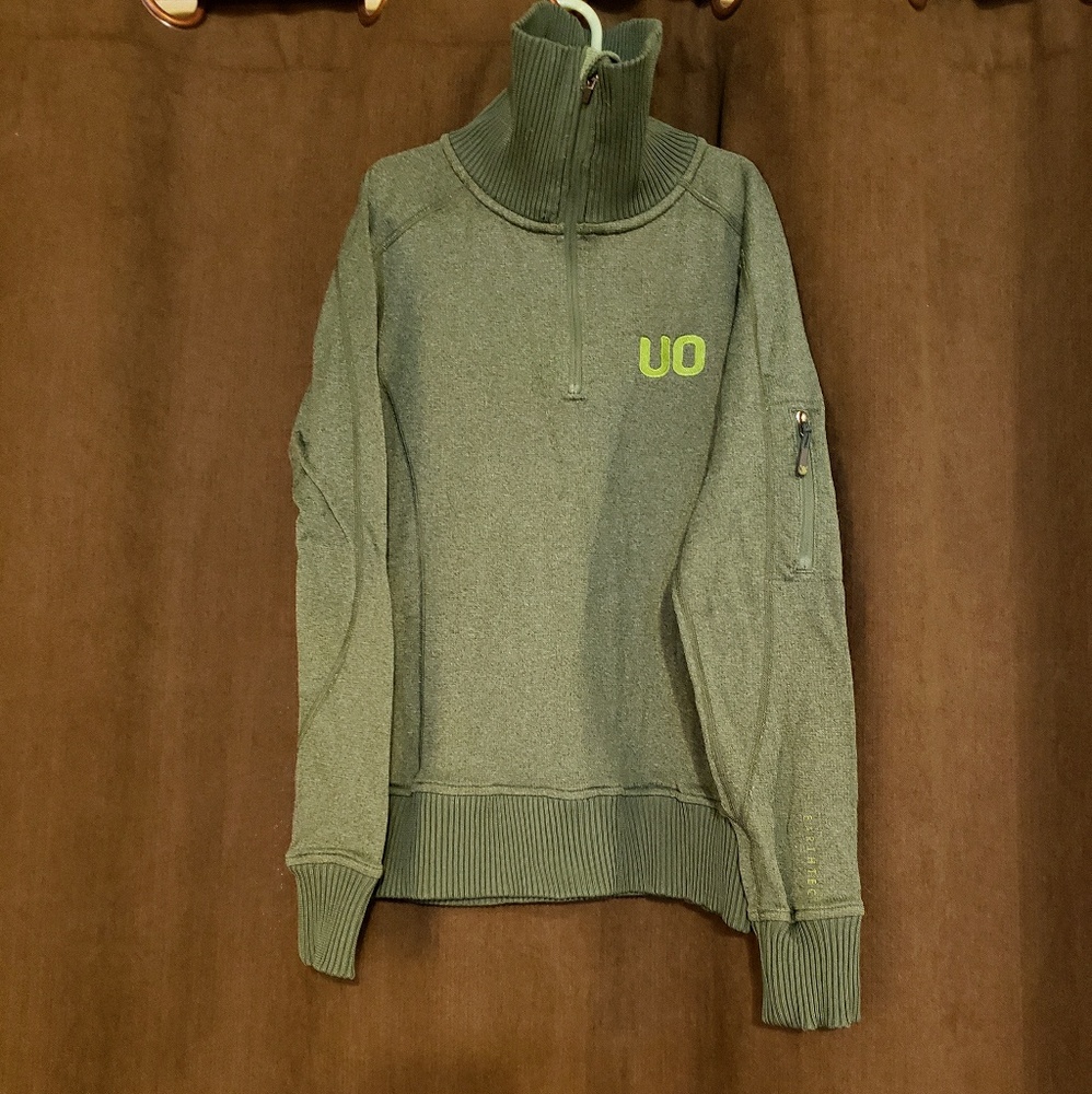 U O Earthtec Green sweatshirt youth sz S
